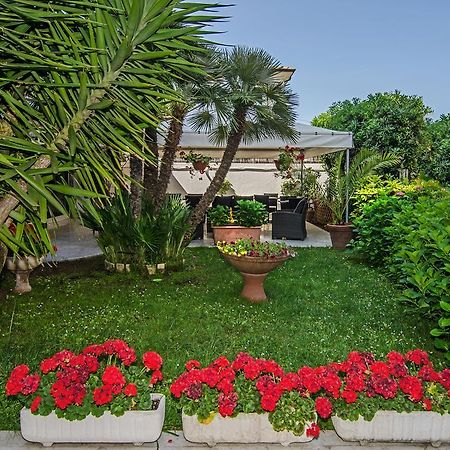 Hotel Scandinavia Marina di Massa Εξωτερικό φωτογραφία