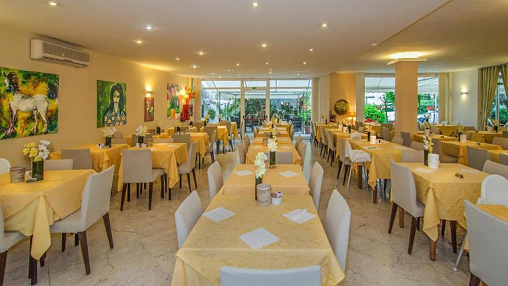 Hotel Scandinavia Marina di Massa Εξωτερικό φωτογραφία