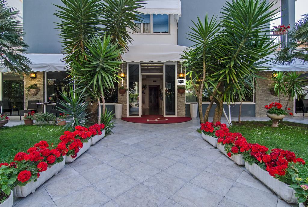 Hotel Scandinavia Marina di Massa Εξωτερικό φωτογραφία