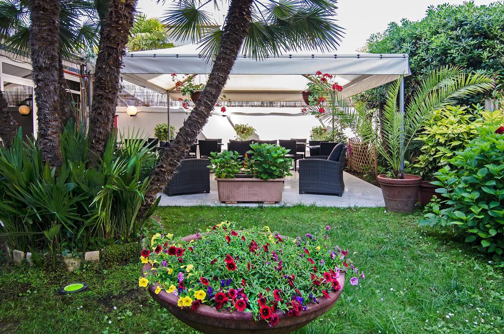 Hotel Scandinavia Marina di Massa Εξωτερικό φωτογραφία
