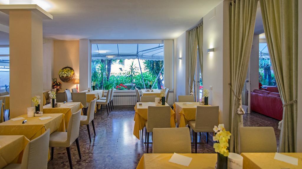 Hotel Scandinavia Marina di Massa Εξωτερικό φωτογραφία