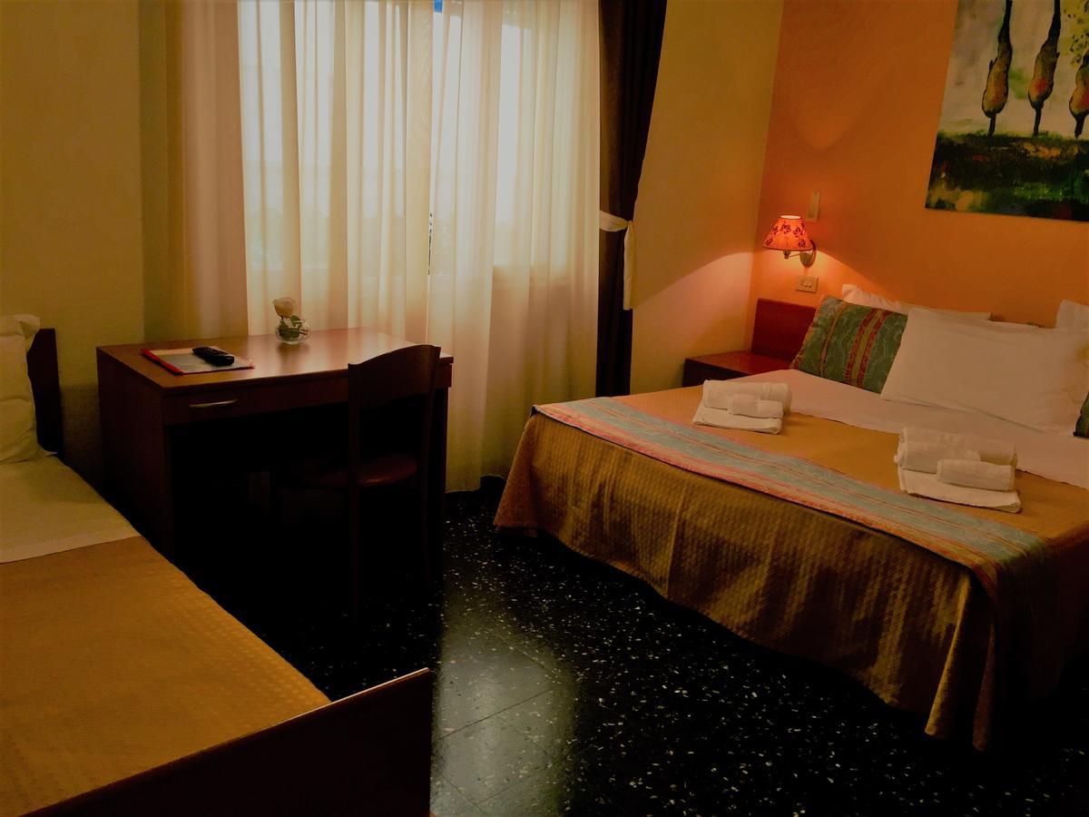 Hotel Scandinavia Marina di Massa Εξωτερικό φωτογραφία